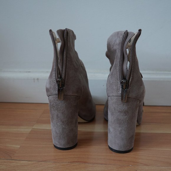 Vince Camuto Davel Block Heel Pumps - 6.5 - Picture 2 of 9